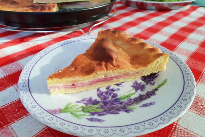 Aperitiv tarta de cartofi cu sunca si cascaval