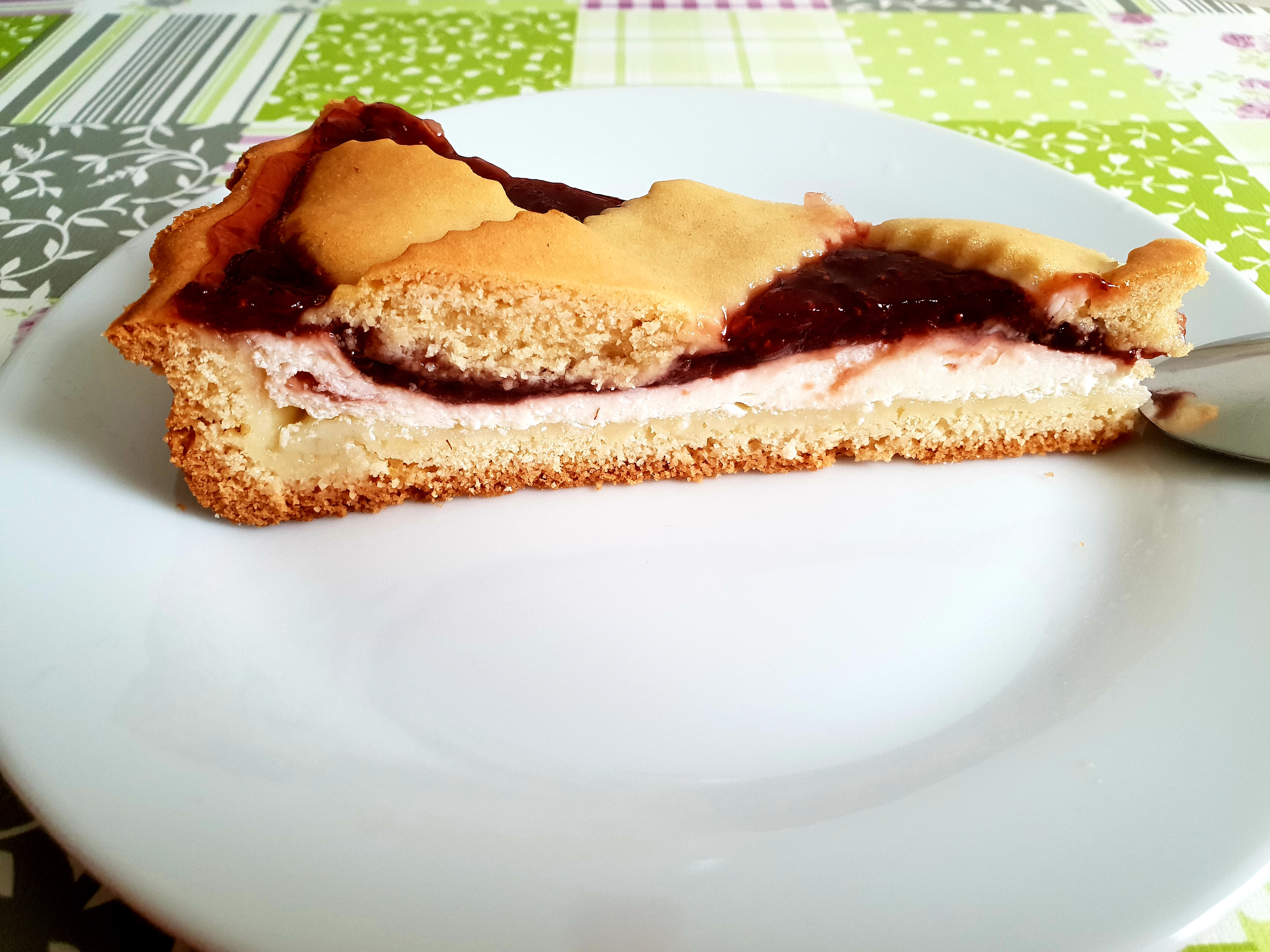 Desert crostata cu ricotta si marmelada de capsuni