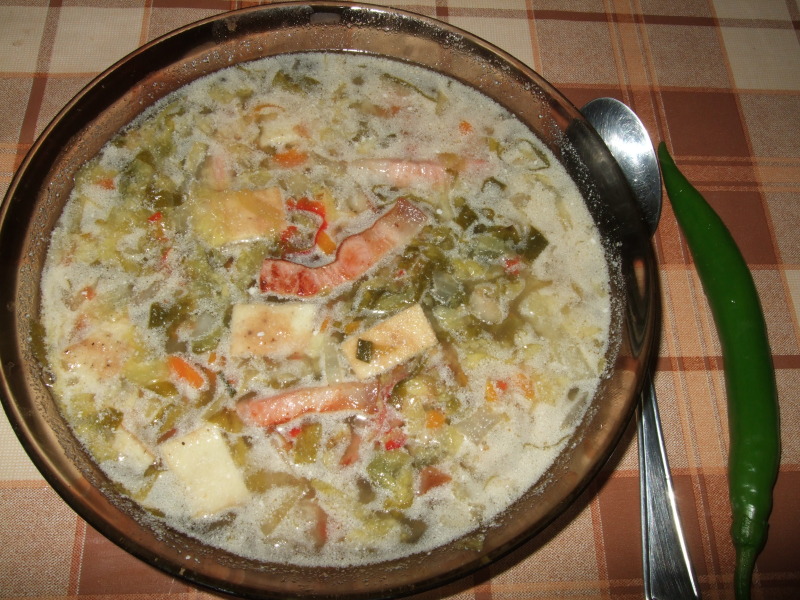 Ciorba de salata verde cu jumari de ou si costita