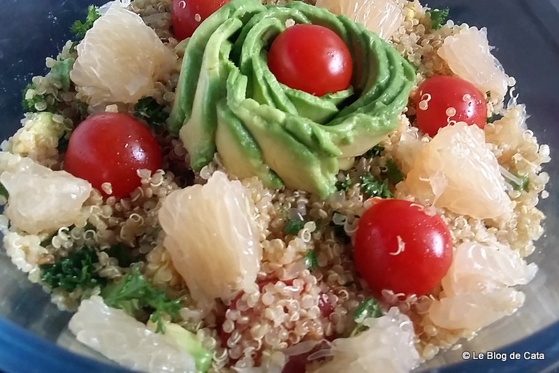 Salata cu quinoa, avocado si grapefruit