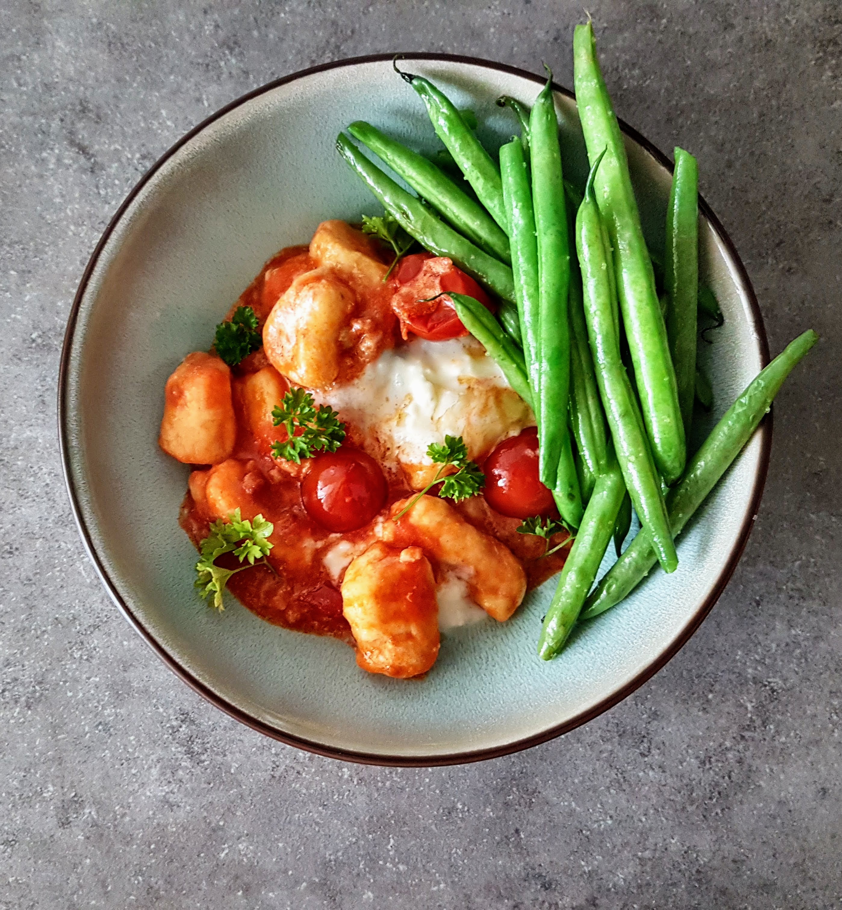 Gnocchi de casa pufosi in sos de rosii, Gorgonzola si Pancetta