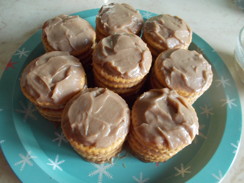 Desert tort de biscuiti, cu crema de ciocolata