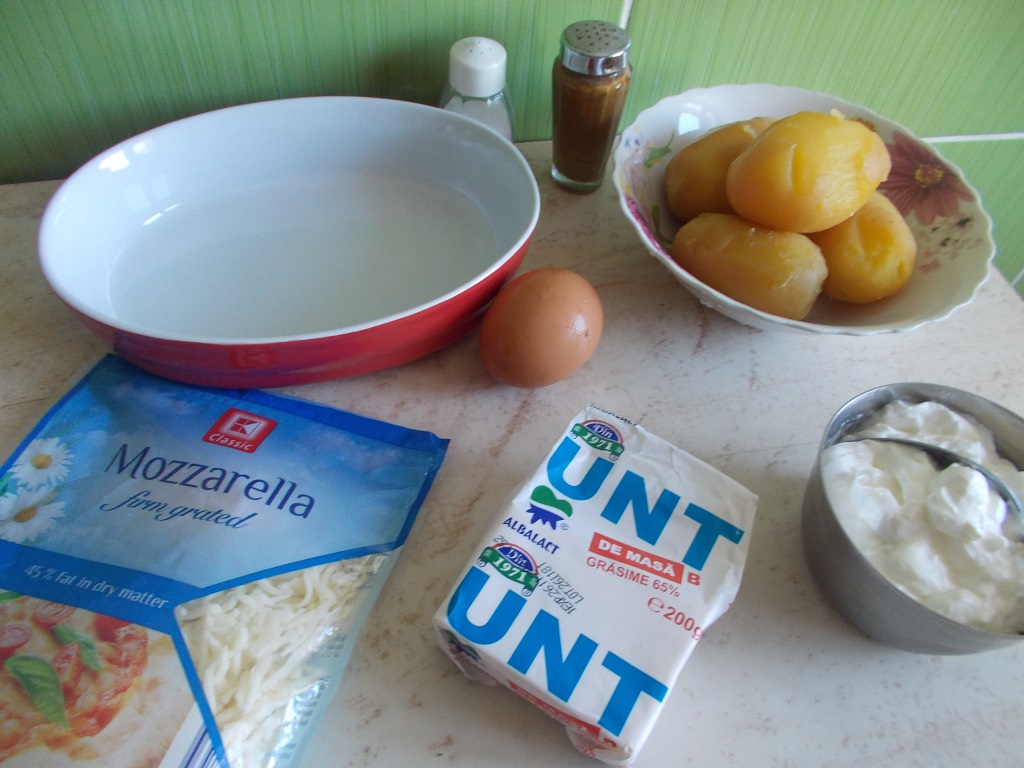 Cartofi cu mozzarella, la cuptor