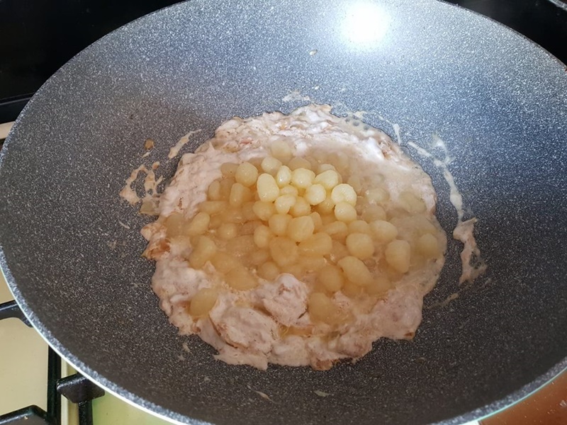 Mini gnocchi cu ton, peperoncino si smantana