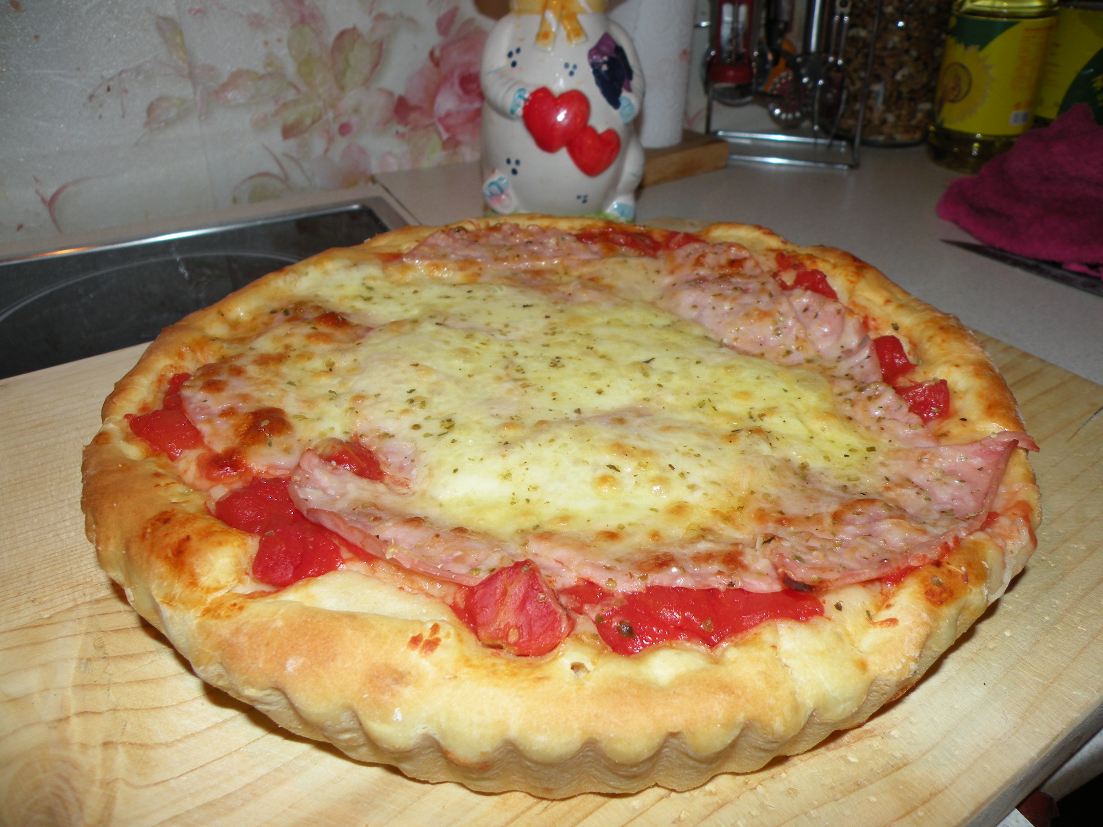 Aperitiv tarta pufoasa cu sunca, parmezan, cascaval si mozzarela Delaco