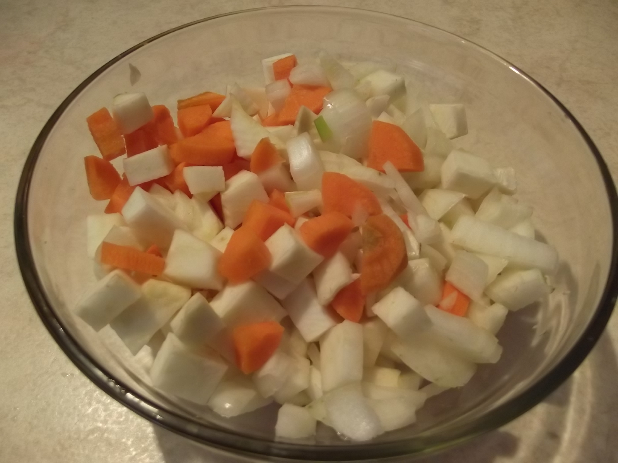 Pasta de fasole cu sos de ceapa caramelizata