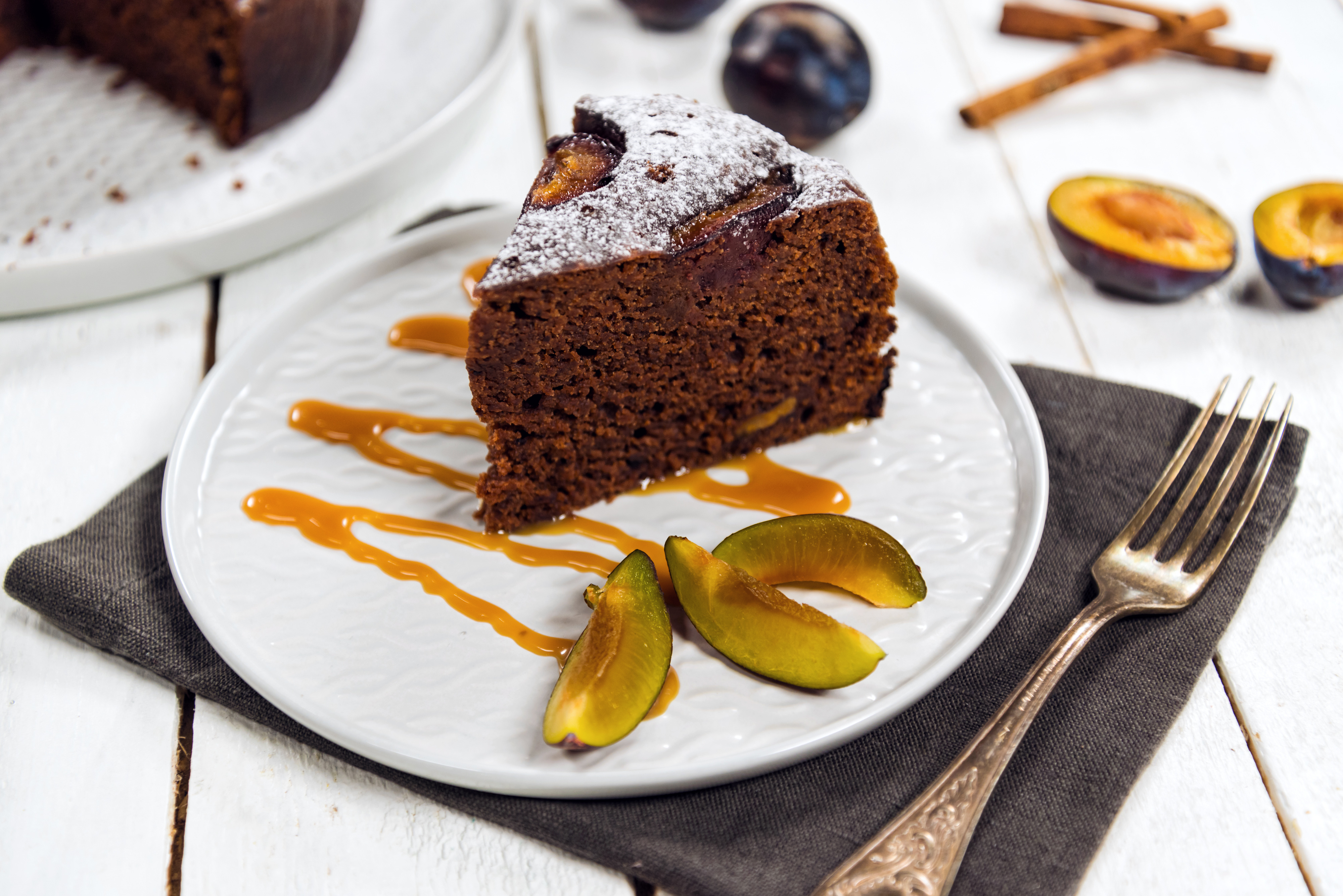 Desert prajitura de post cu gem de prune si nuci