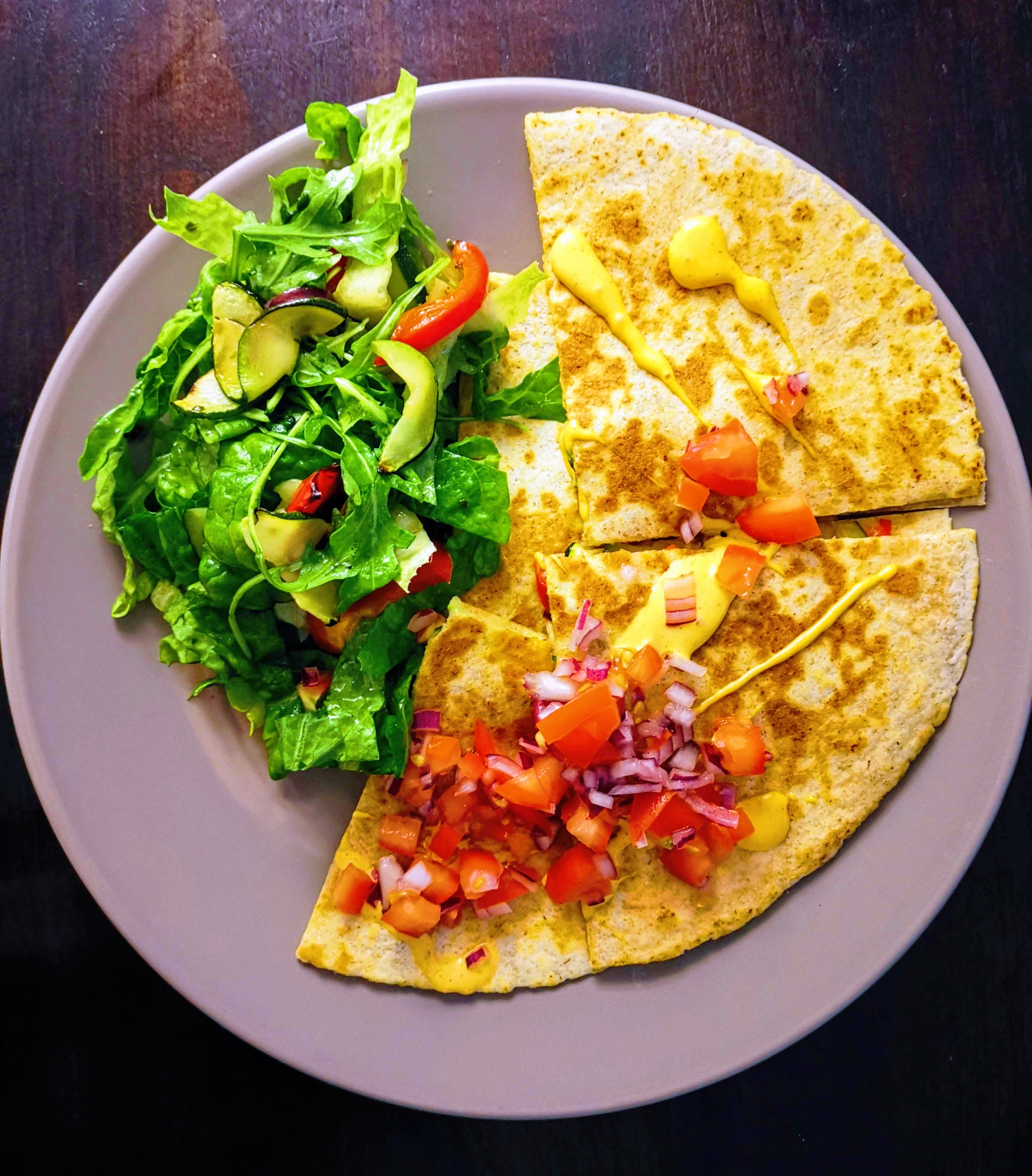 Quesadillas umplute cu legume coapte si mozzarella