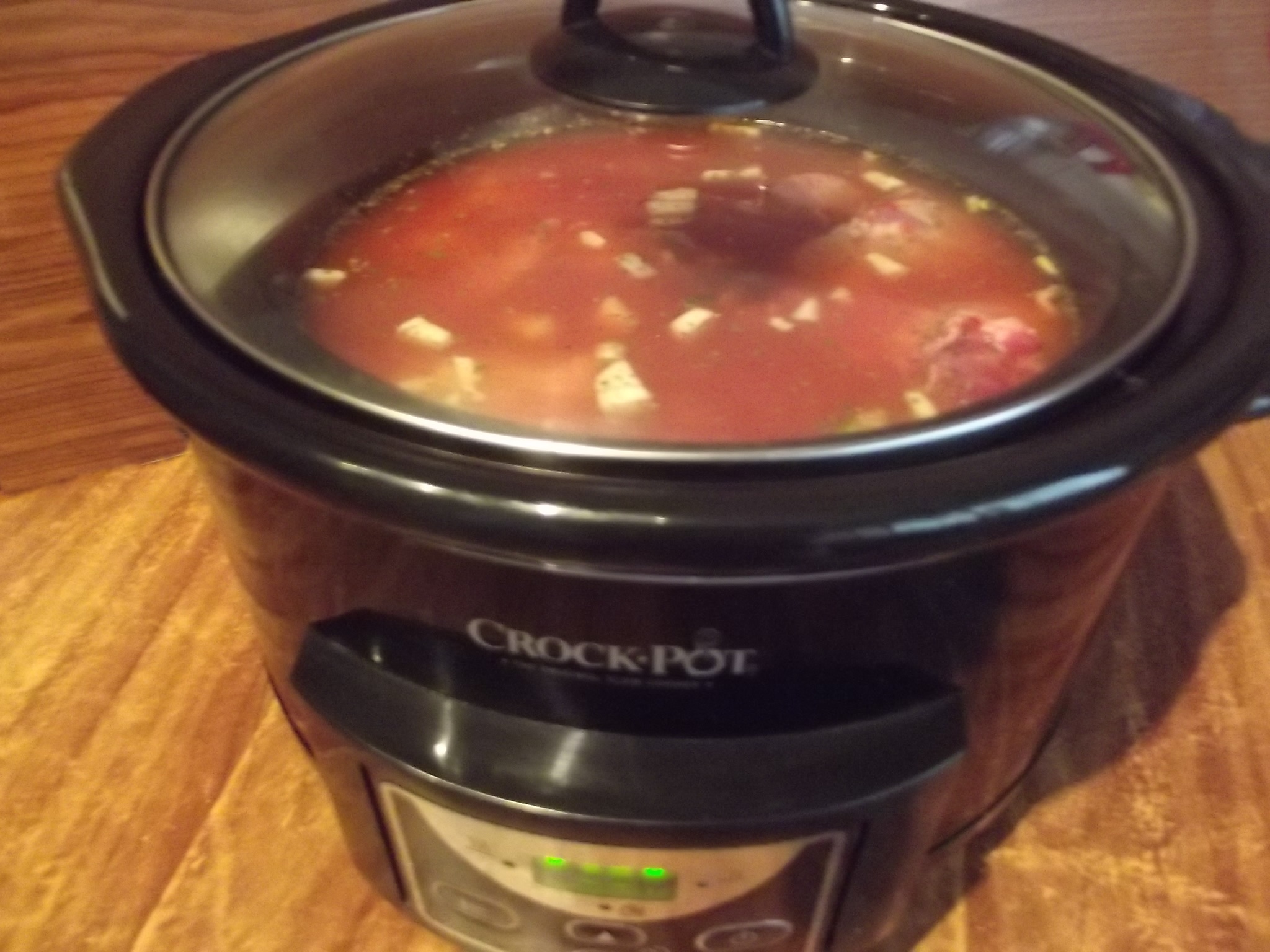 Carne de iepure cu legume si paste tricolore la slow cooker Crock-Pot