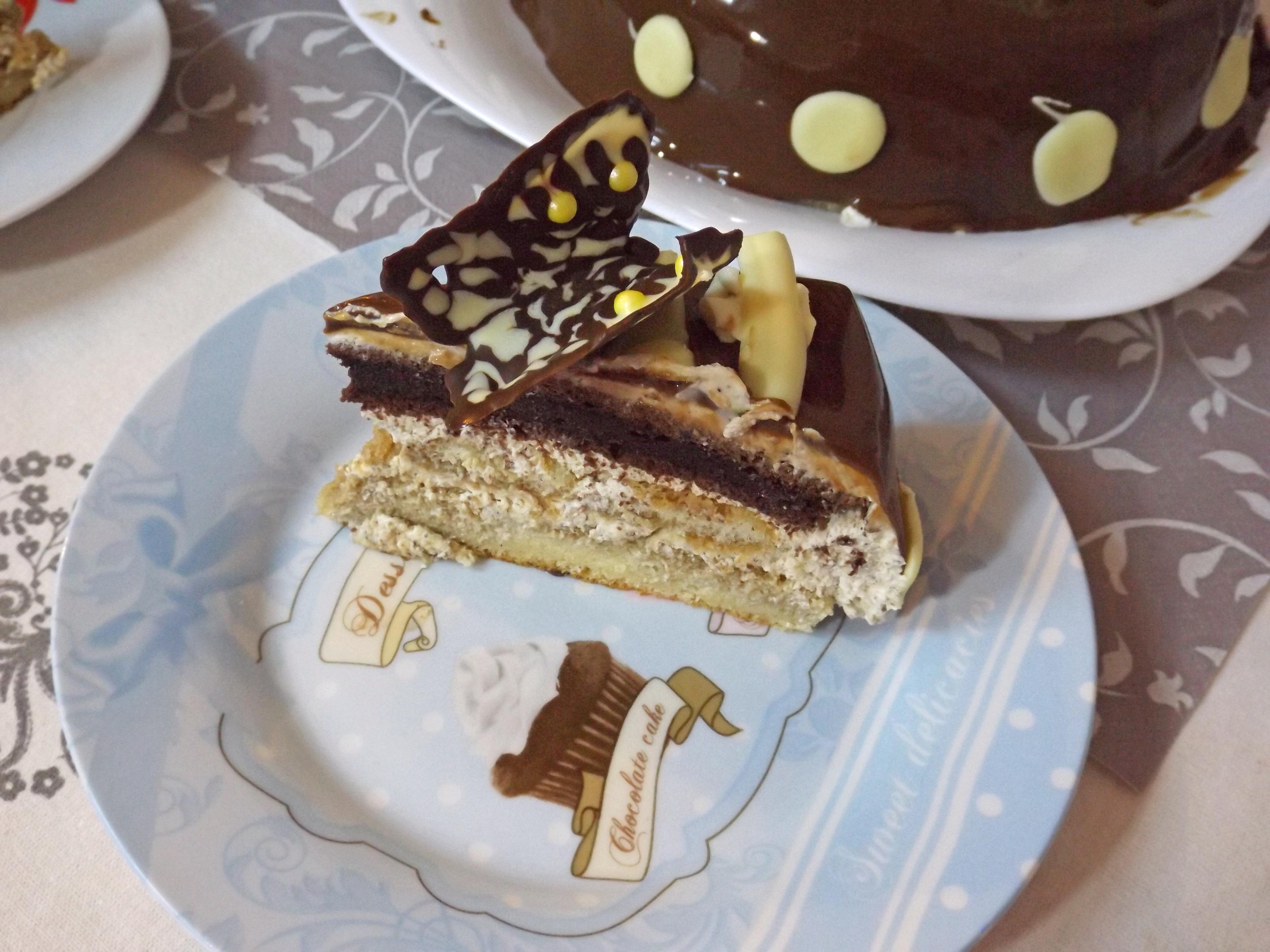 Desert tort de ciocolata si cafea cu glazura oglinda