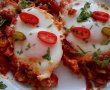 Aperitiv Shakshouka (Ochiuri in sos condimentat de rosii)-13