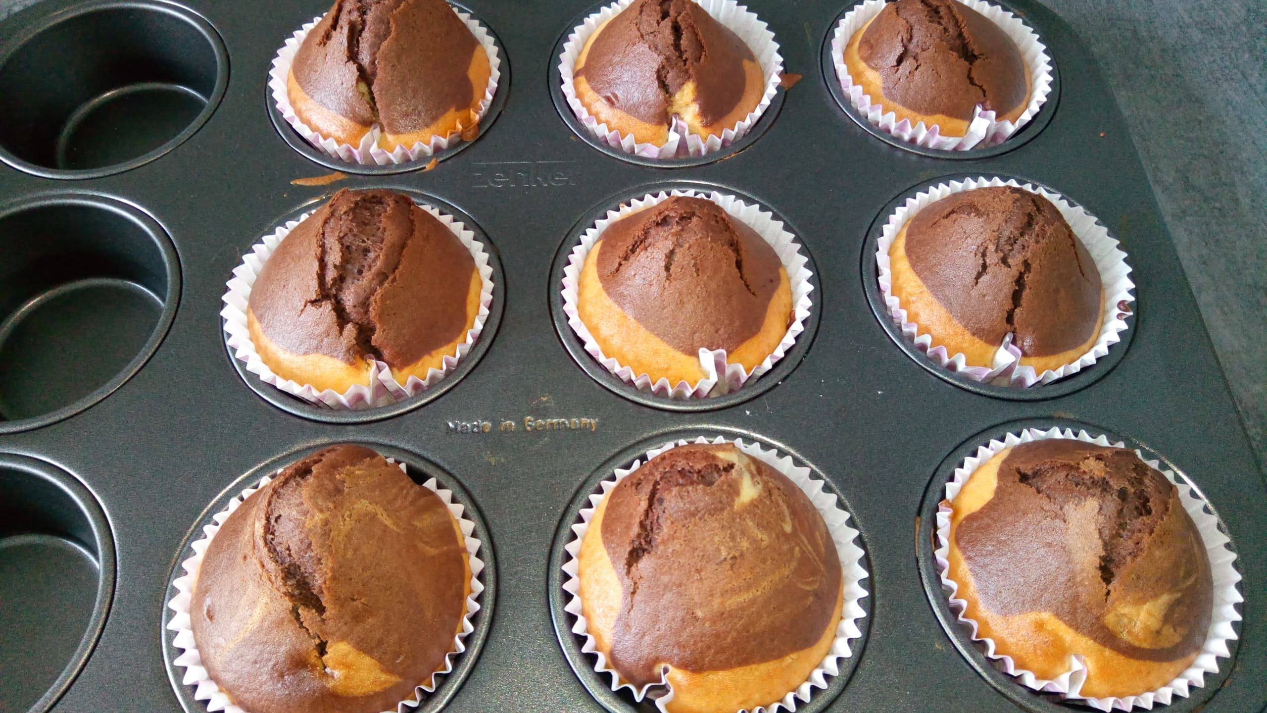 Desert muffins de post cu aroma de vanilie si cacao