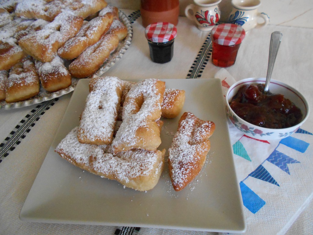 Desert minciunele de post, aromate si pufoase, cu un miros imbietor