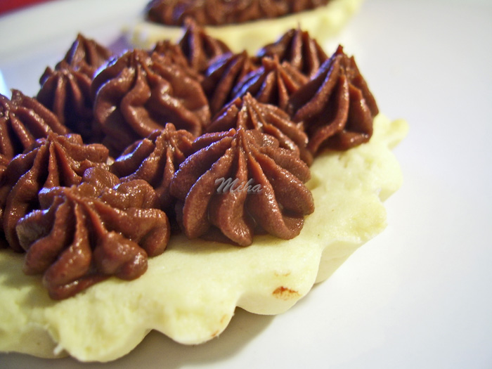 Mini tarte cu ciocolata