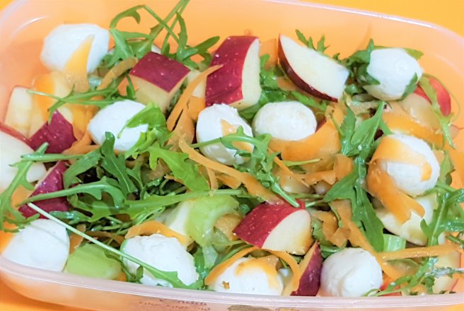 Salata cu rucola, mar si mozzarella