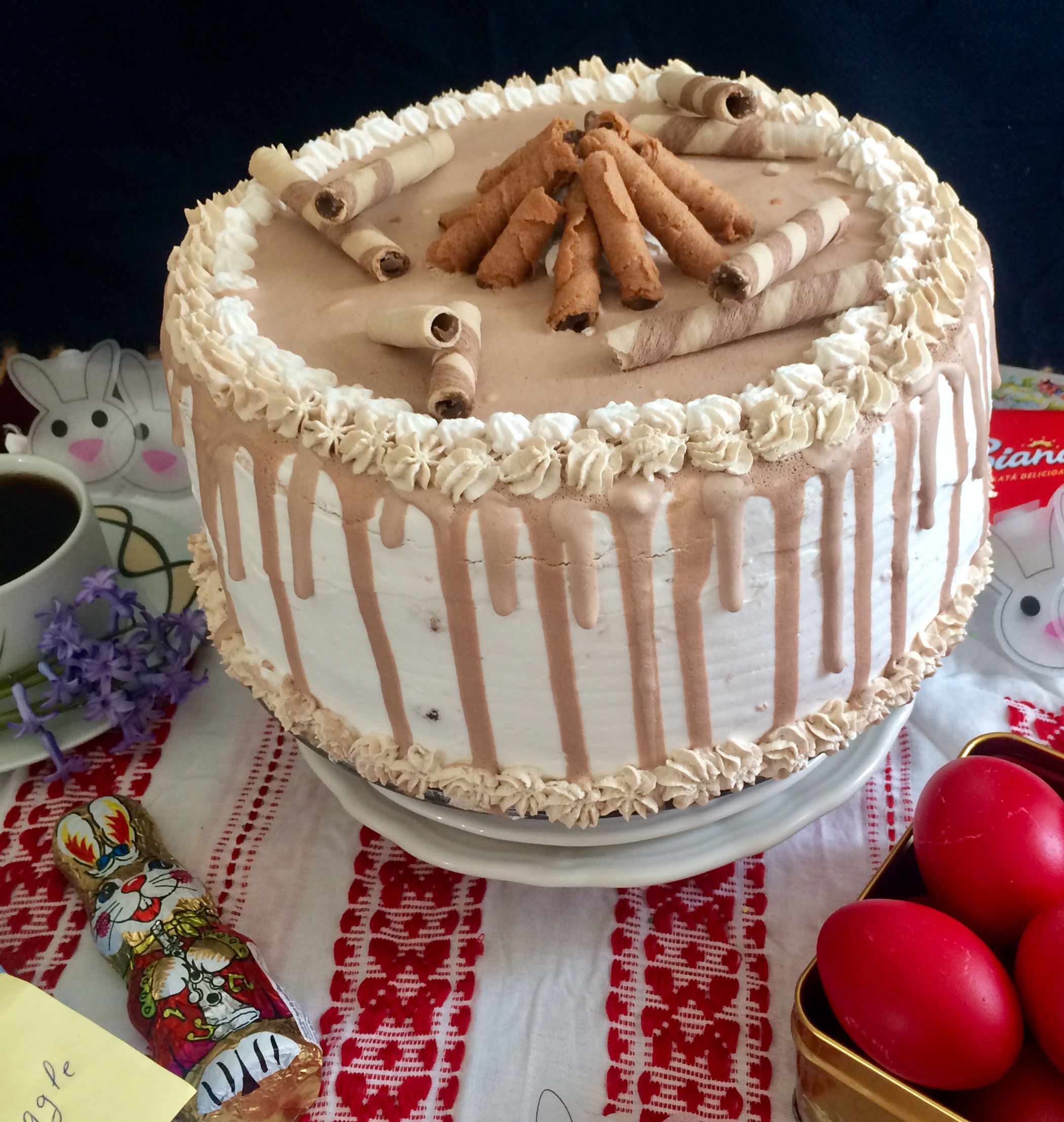 Desert tort cu mousse de cafea si napolitane