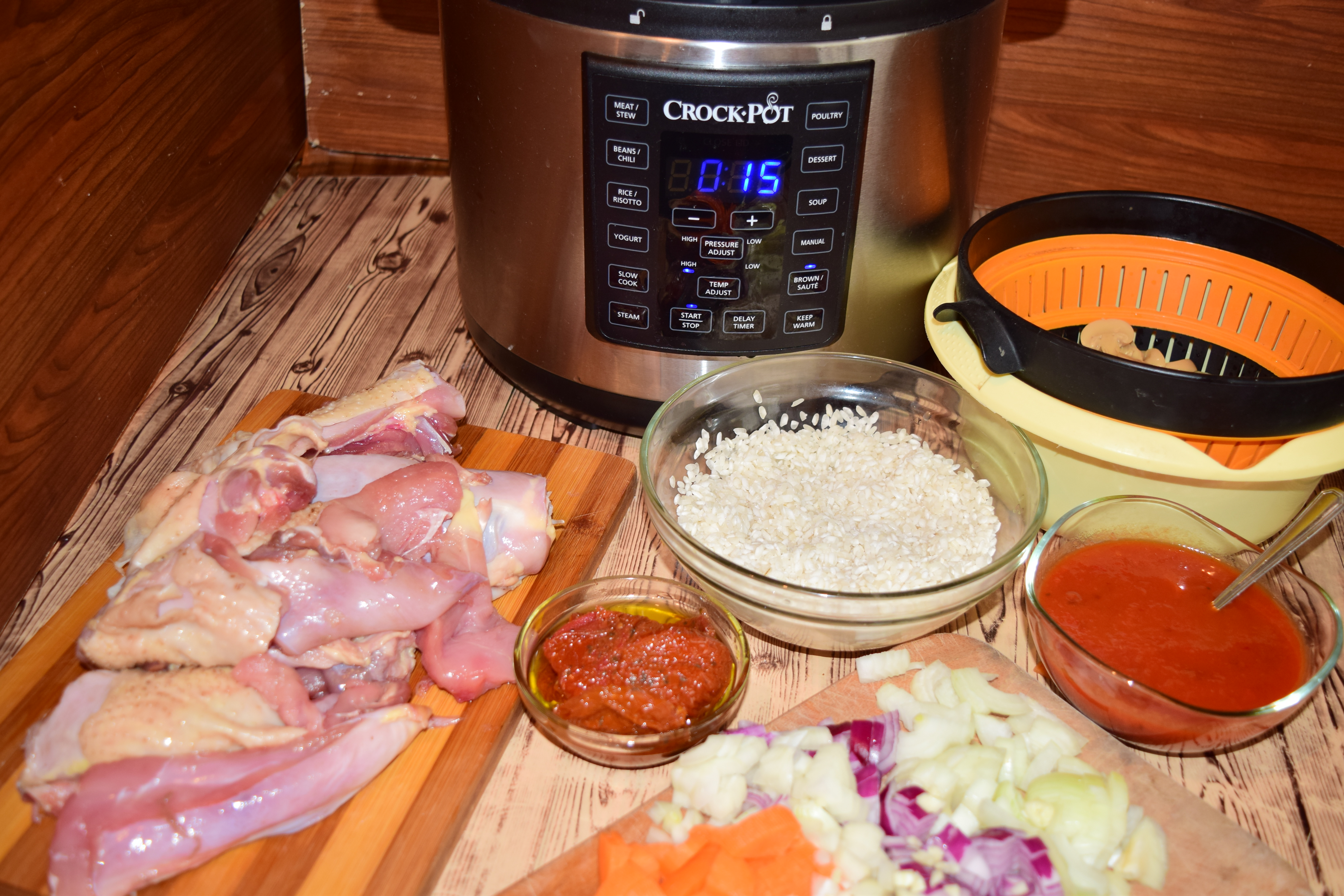 Orez picant cu pui si ciuperci la Multicooker Crock-Pot Express cu gatire sub presiune