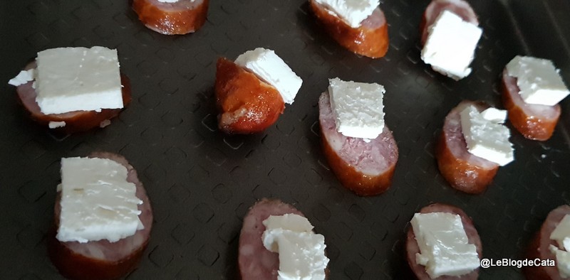 Aperitiv castravete cu salata de vinete si carnat la cuptor cu feta