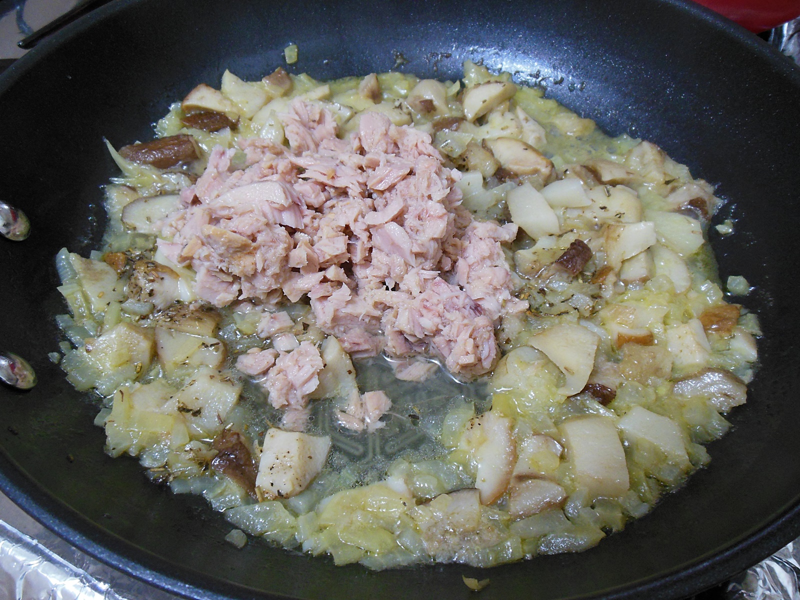 Tagliatelle cu hribi, ton si gorgonzola