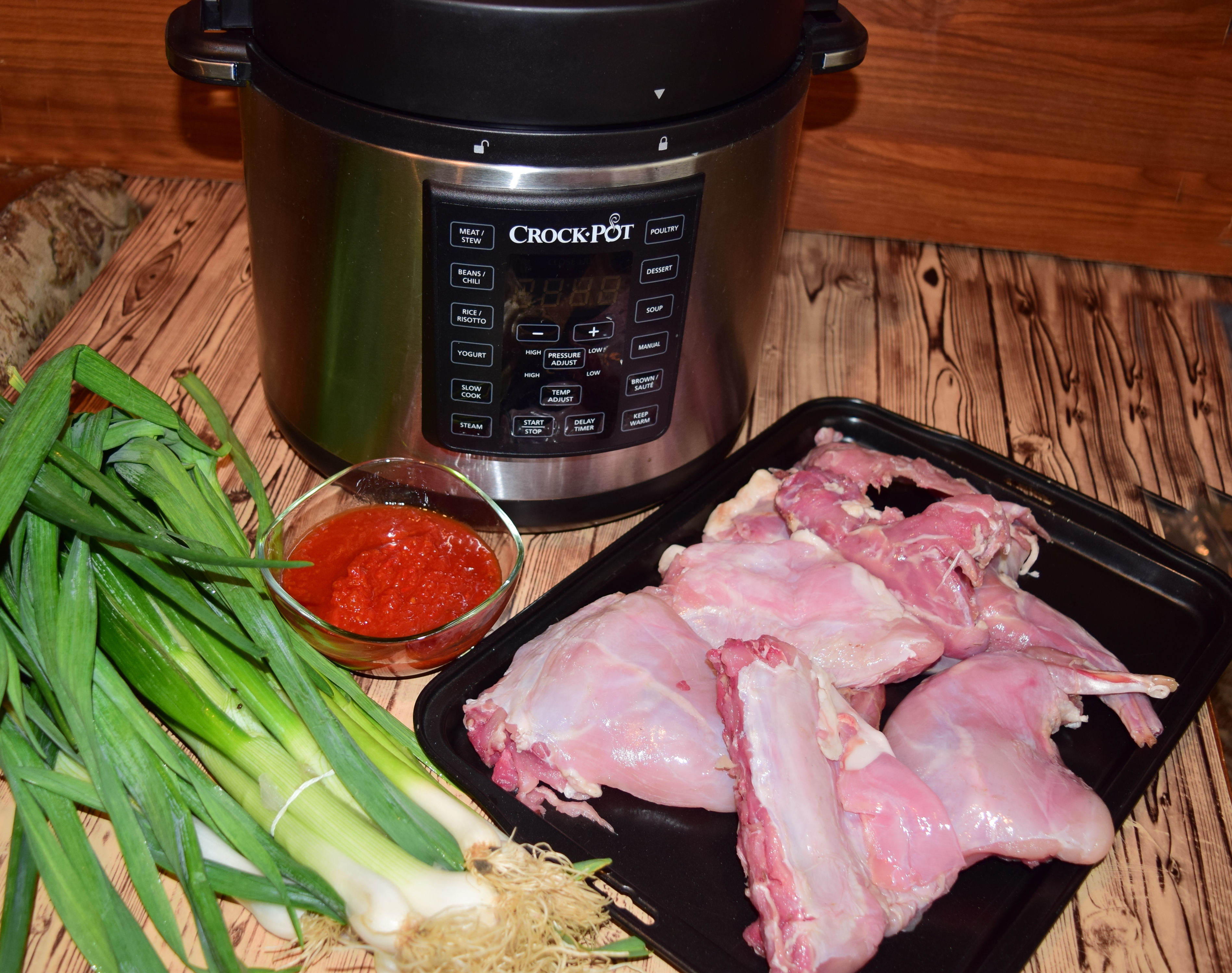 Stufat de iepure la Multicooker Crock-Pot Express cu gatire sub presiune