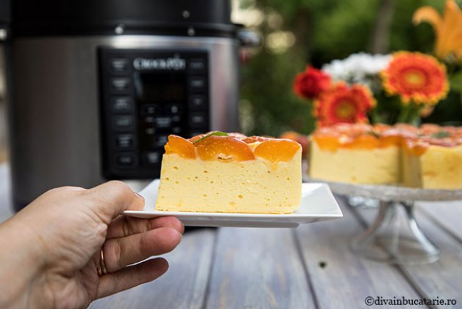 Cheesecake cu ricotta si caise la Multicooker-ul Crock-Pot Express cu gatire sub presiune