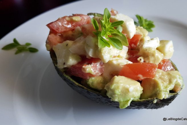 Salata de rosii, mozzarella si avocado