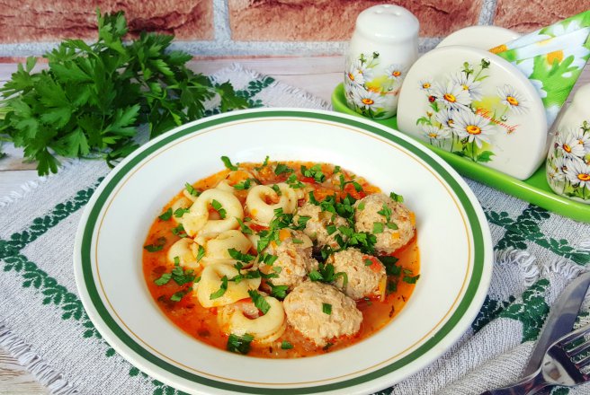 Perisoare din carne de porc cu tortellini in sos de legume