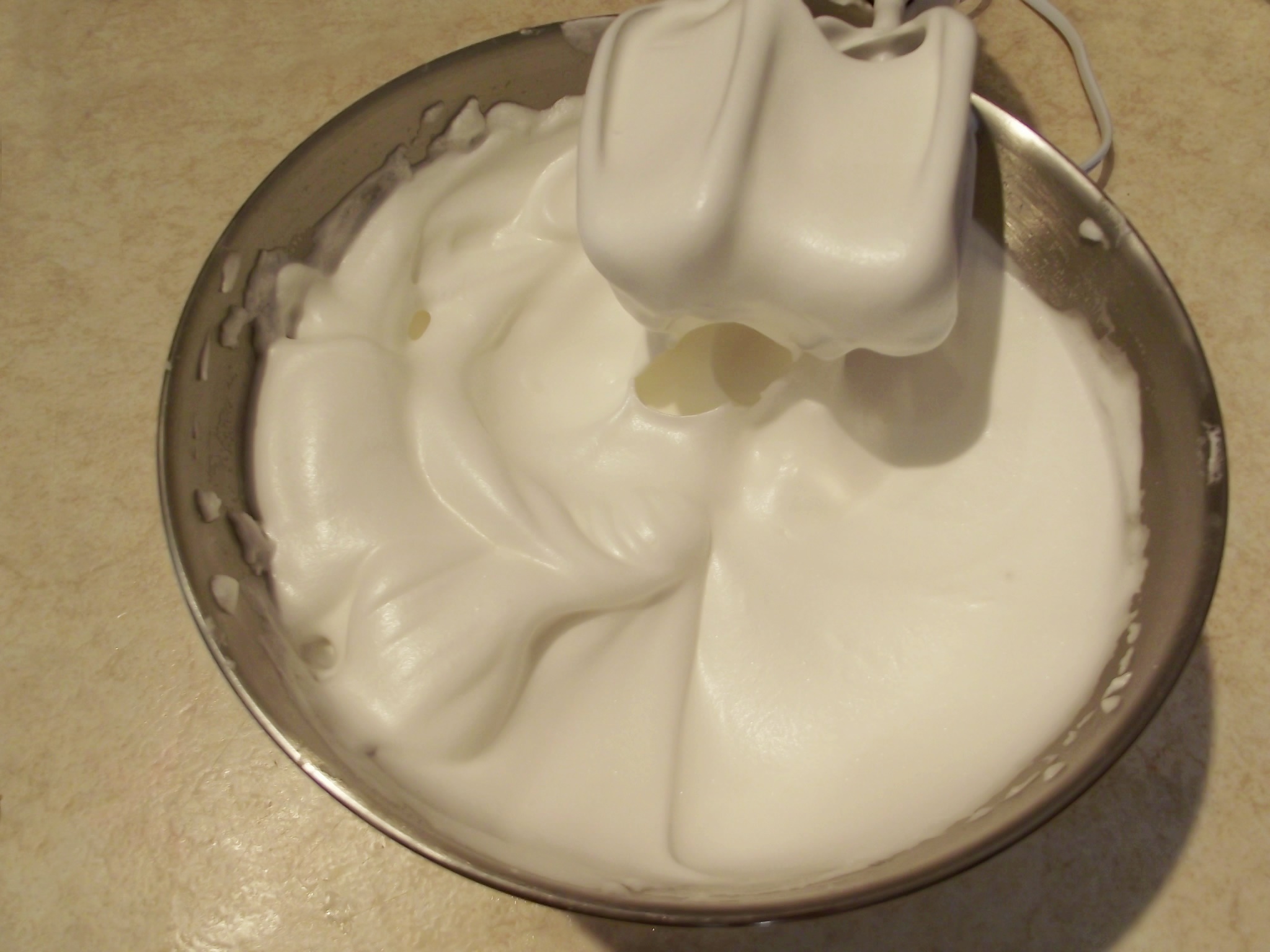 Desert tort cu crema de ciocolata alba si afine - 7 ani de bucataras