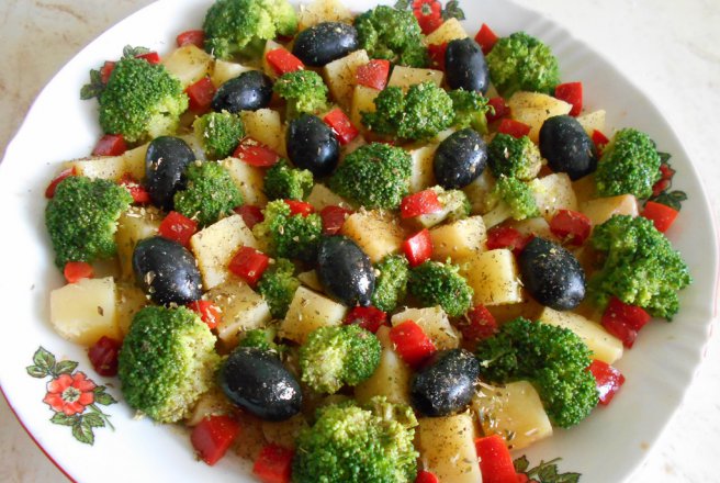 Salata de broccoli si cartofi