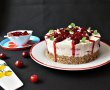 Desert cheesecake cu iaurt, zmeura si sos de visine-6