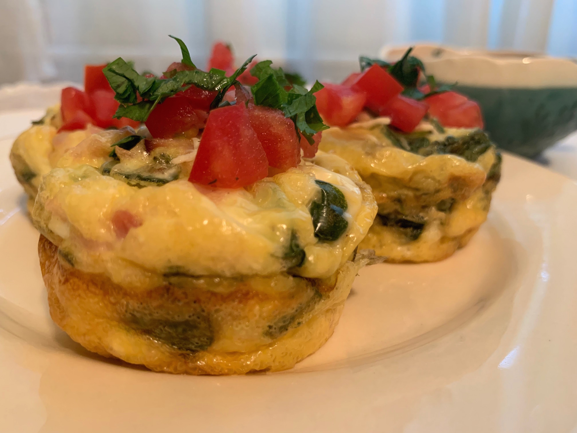 Egg muffins sau mini omlete pentru mic dejun