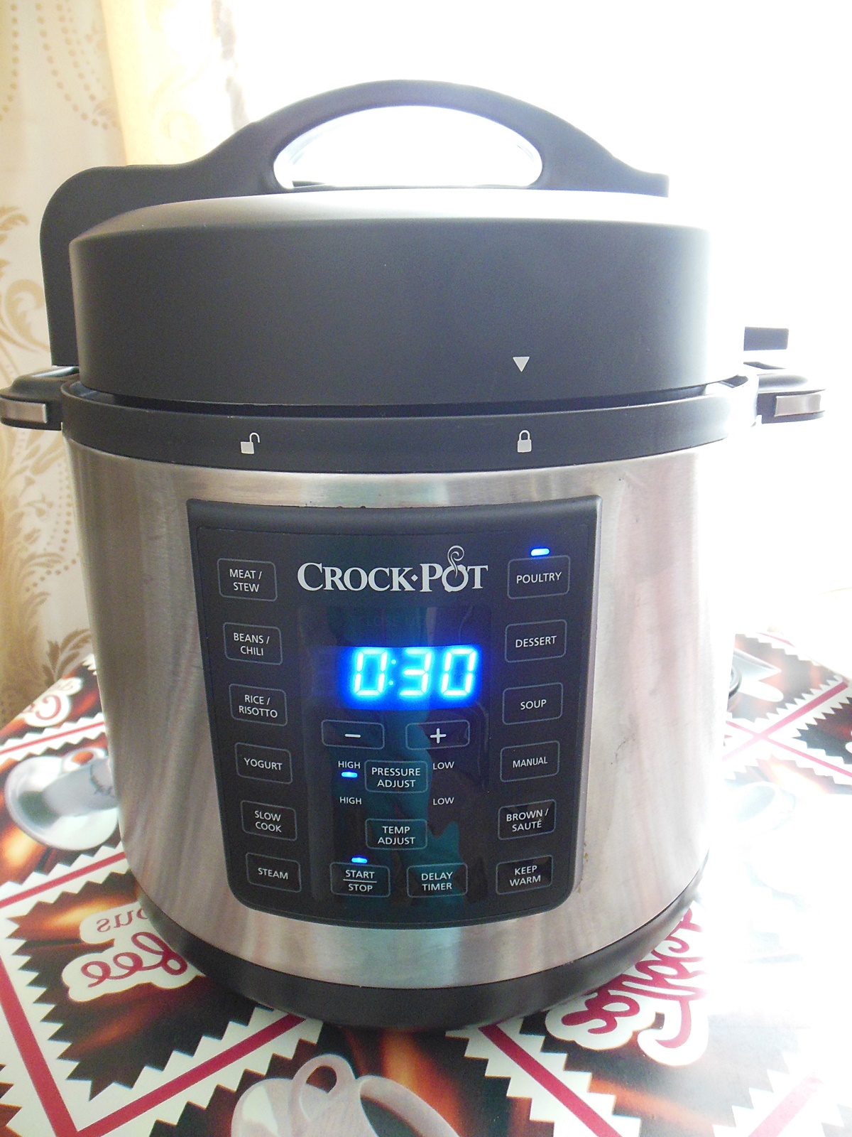 Mancare de pipote cu ceapa verde si ardei la Multicooker Crock-Pot Express cu gatire sub presiune