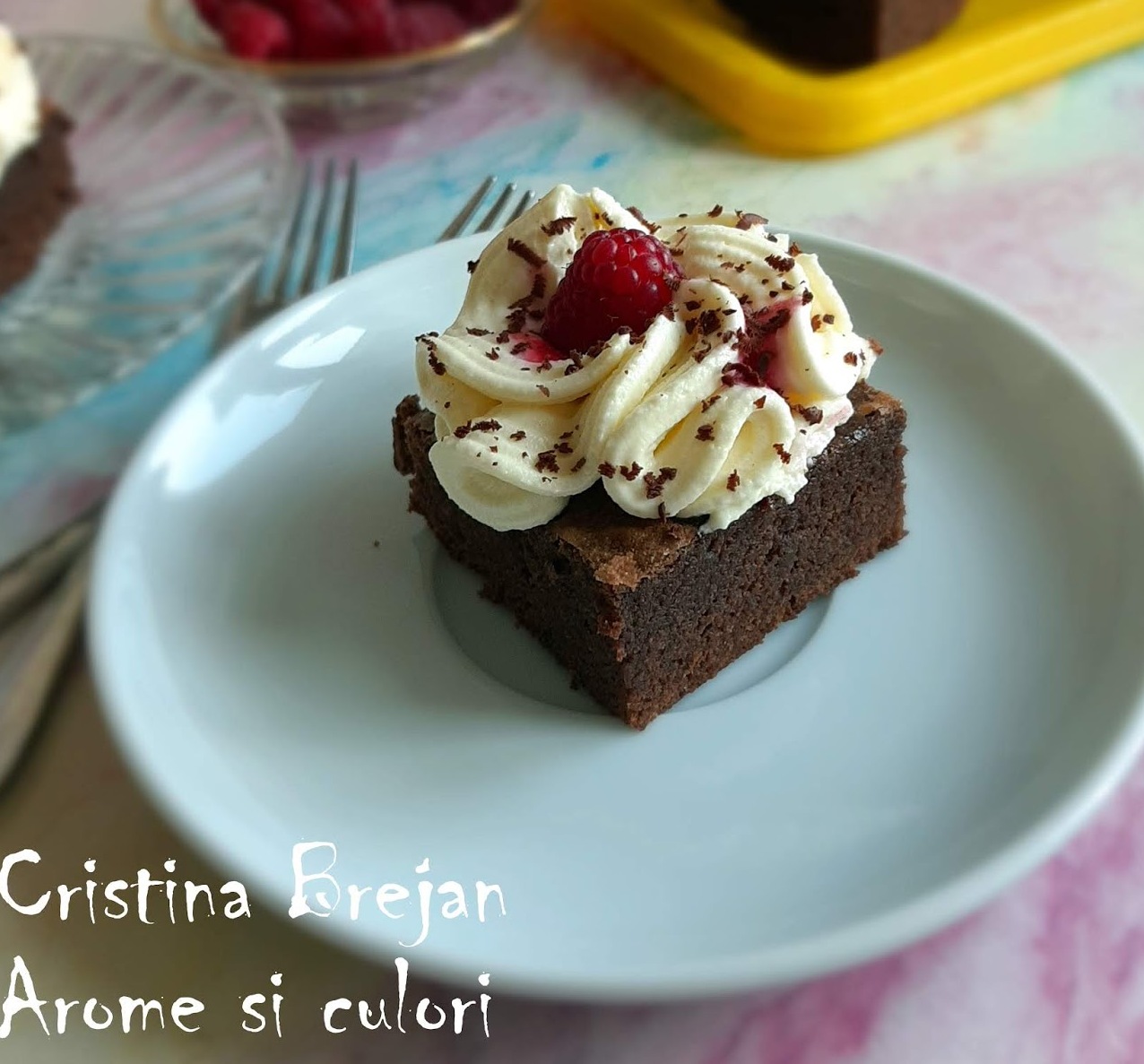 Desert brownie cu mascarpone si zmeura