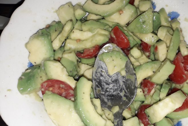 Salata de avocado