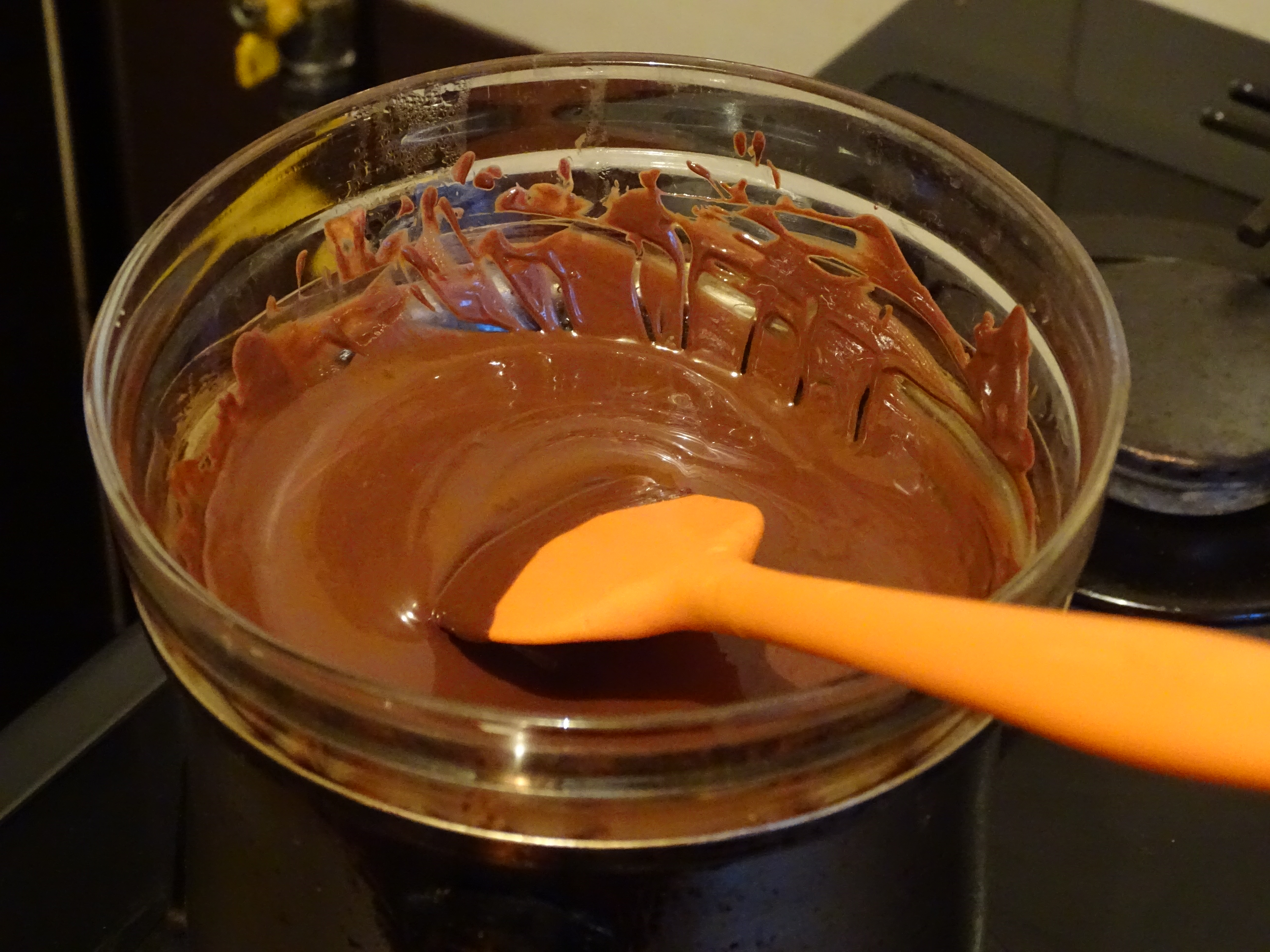 Desert bezele cu ciocolata neagra