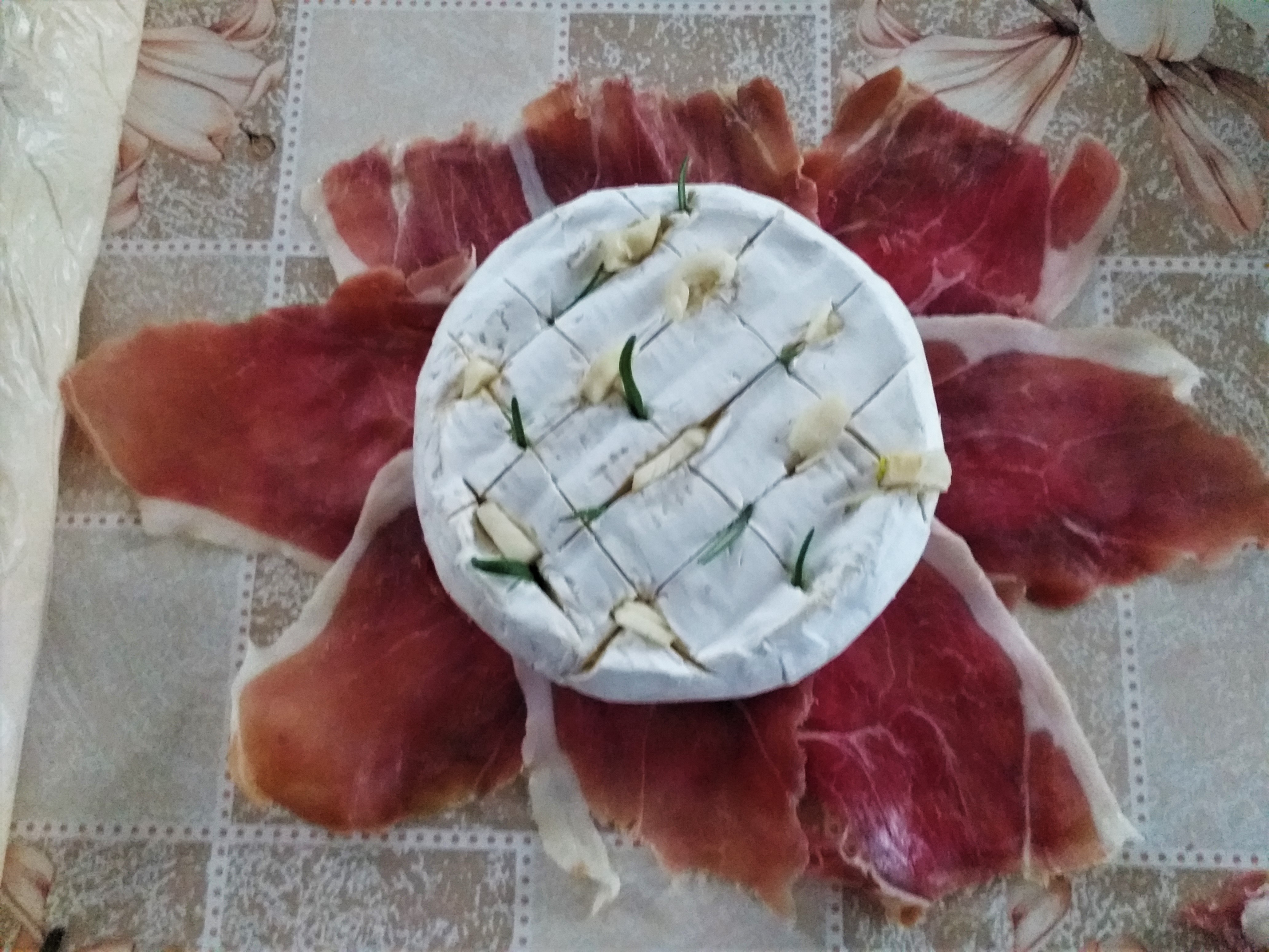 Aperitiv branza L'ortolan cu jambon in foietaj