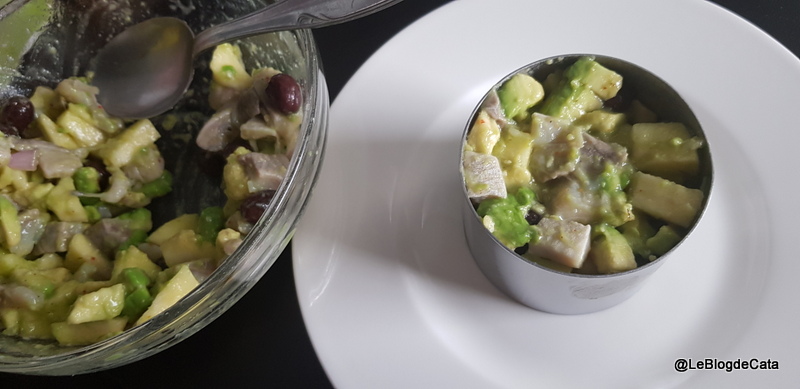 Salata de avocado, mar si hering marinat