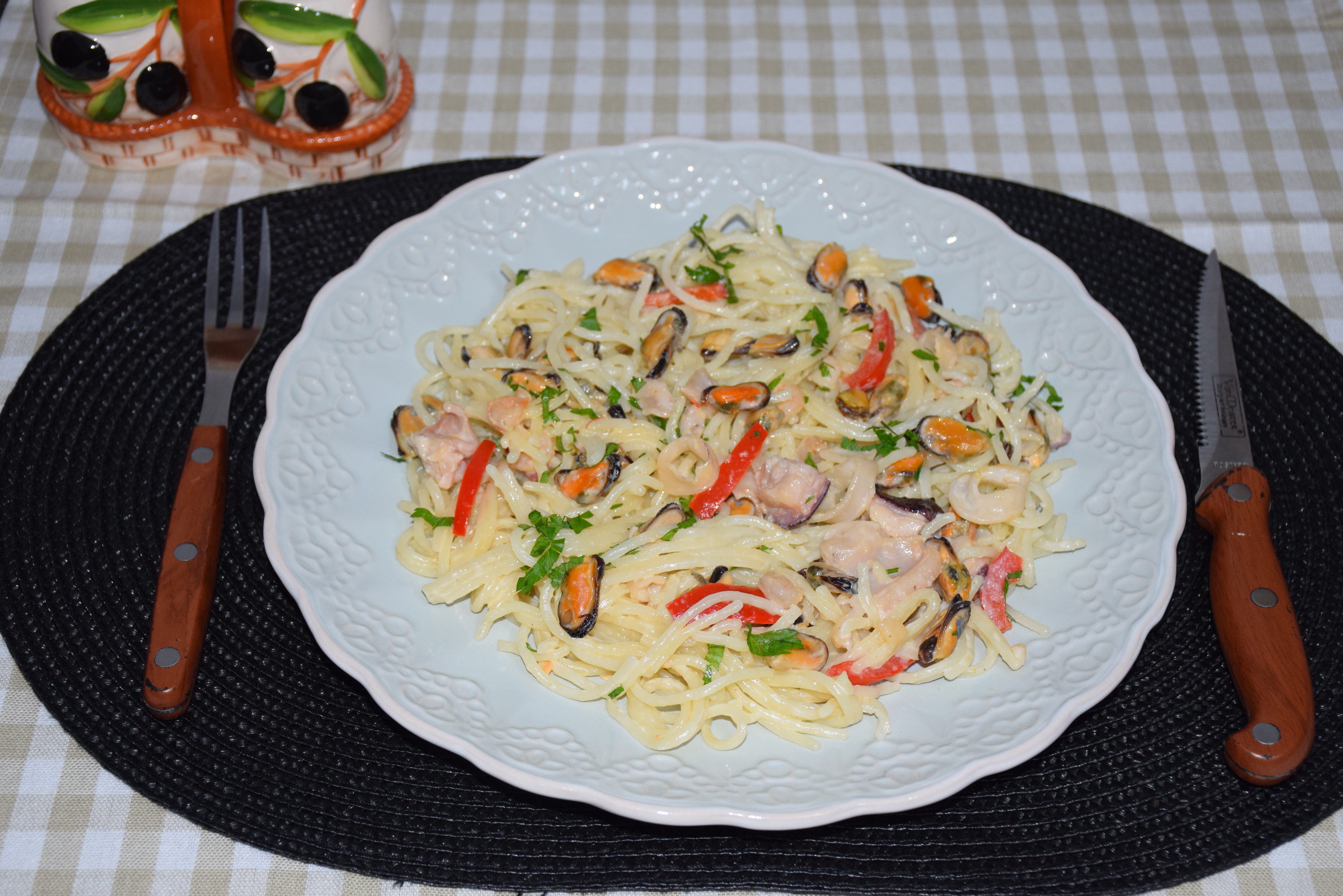 Spaghete cu fructe de mare