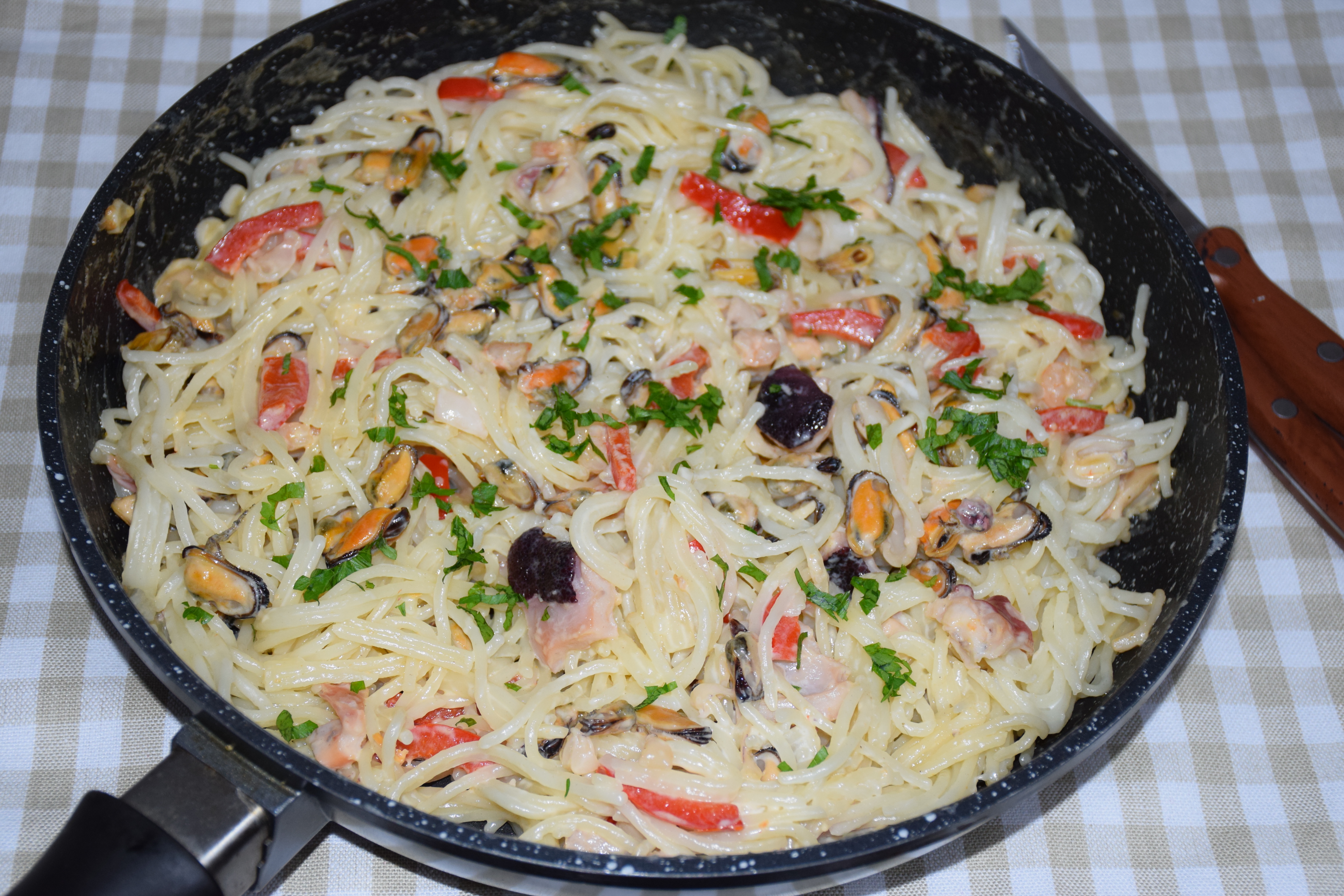 Spaghete cu fructe de mare