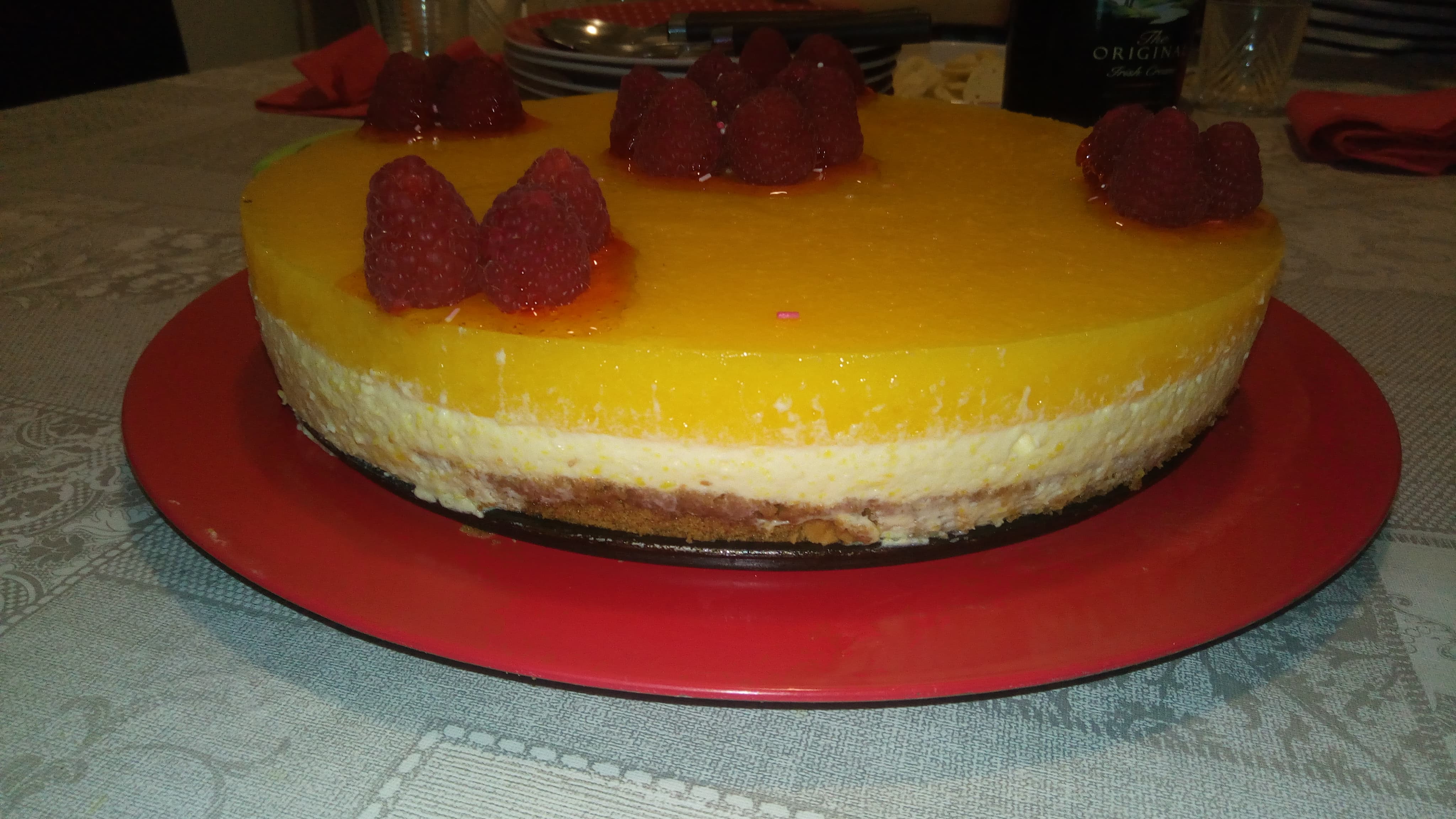 Desert tort cu mousse si jeleu de piersici