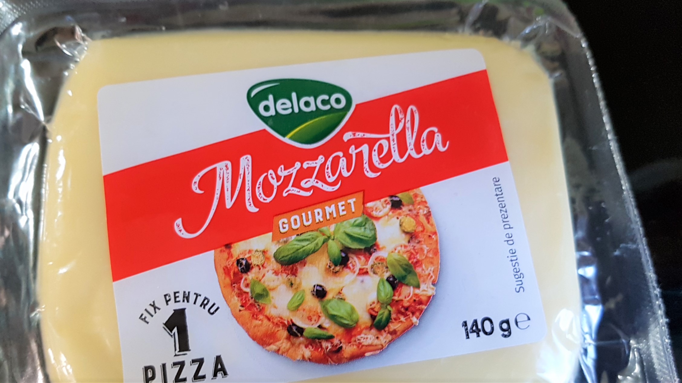 Salata cu mozzarella, rosii si oregano