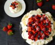 Desert Pavlova cu mascarpone si fructe-7