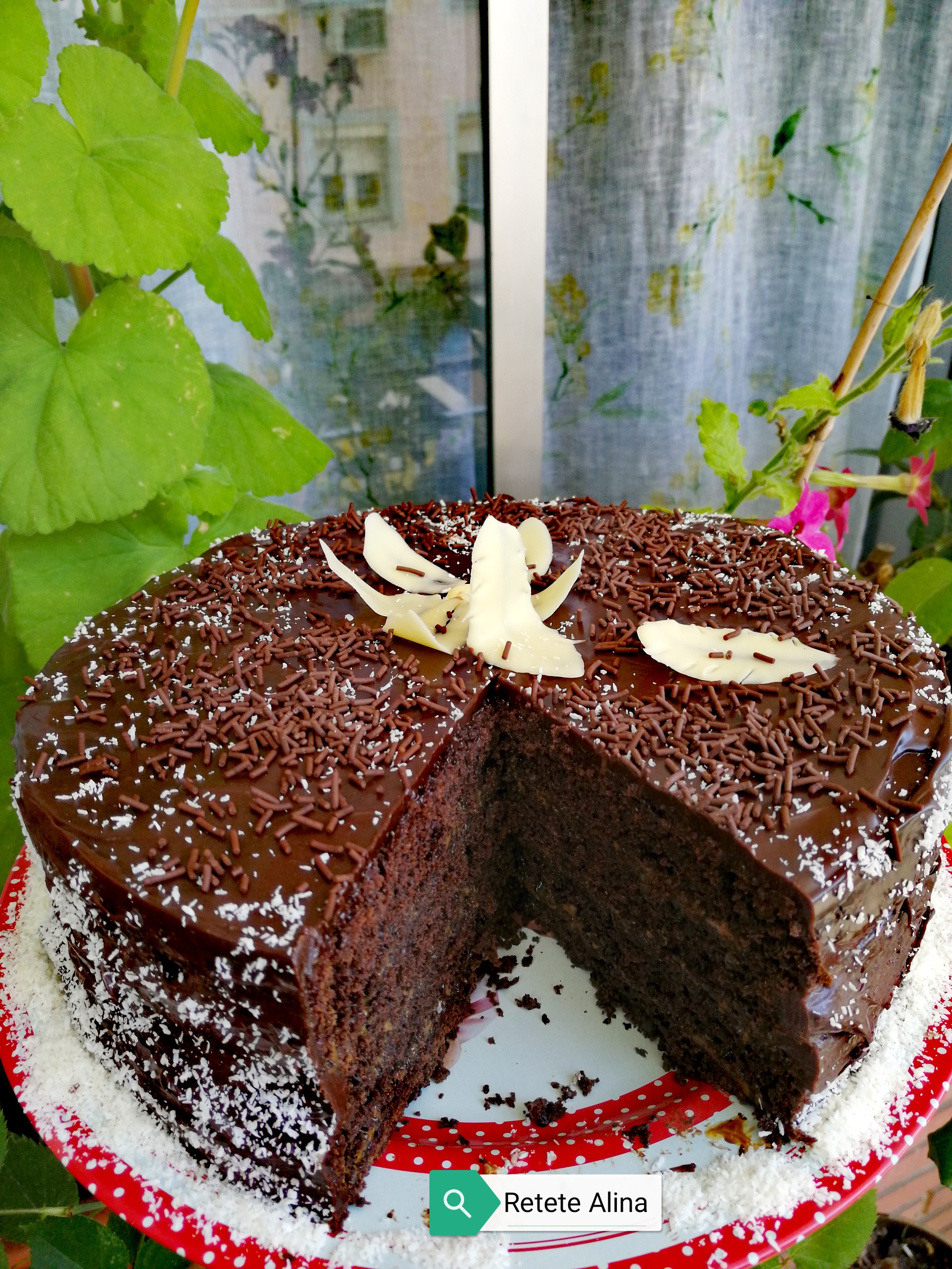 Desert tort de ciocolata cu dulce de leche