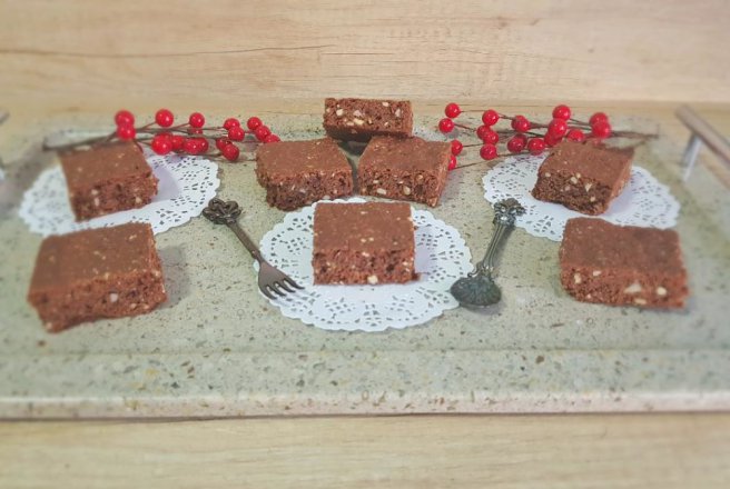 Desert negresa cu ciocolata si migdale (Brownies)