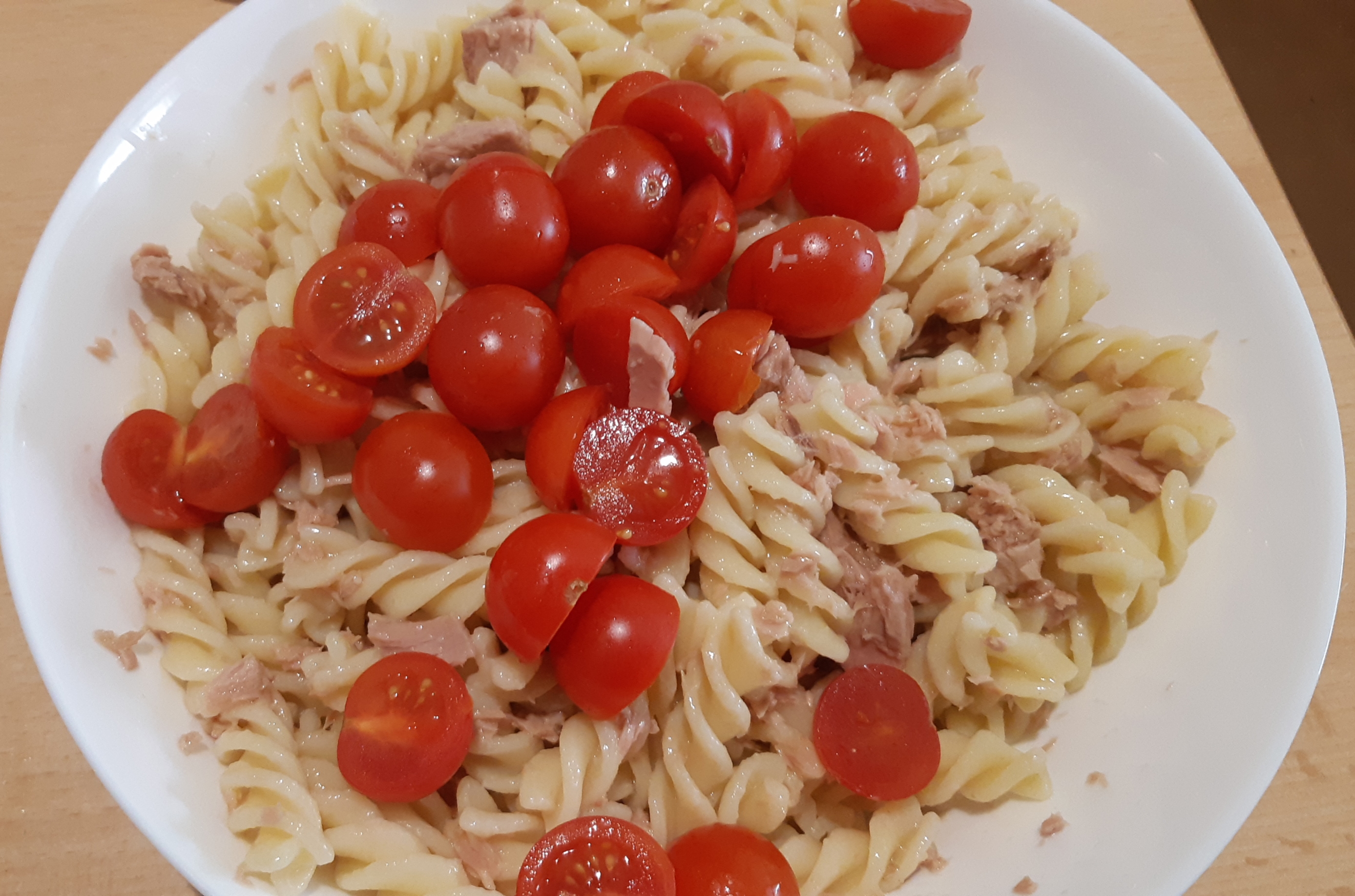 Fusilli cu ton si cherry