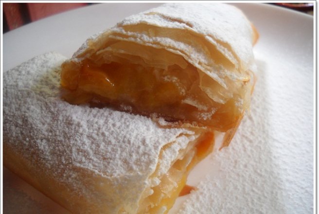 Strudel cu mere/piersici