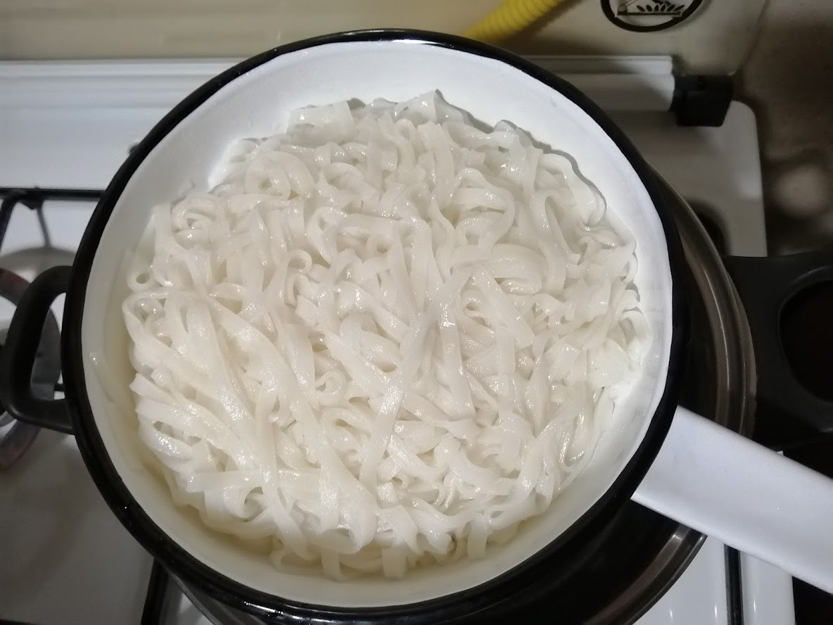 Noodles cu legume si ciuperci