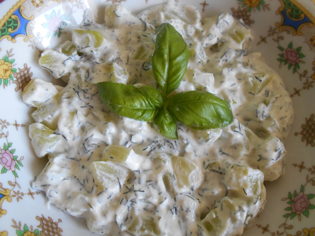 Salata de dovlecel, cu iaurt, marar si usturoi