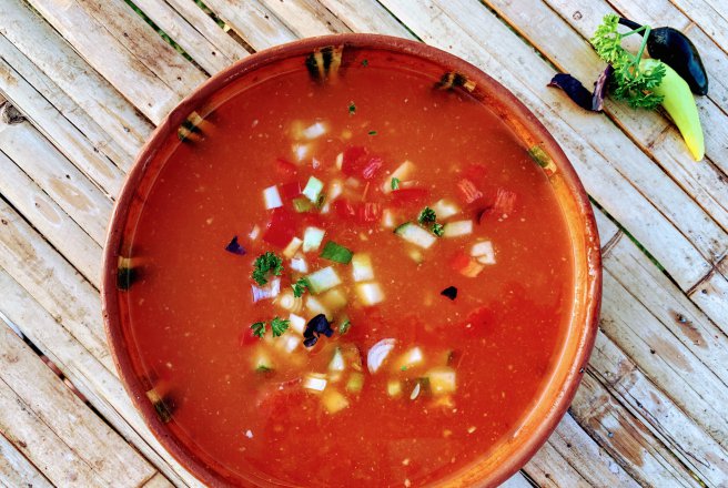 Supa de rosii coapte cu usturoi (Gazpacho)