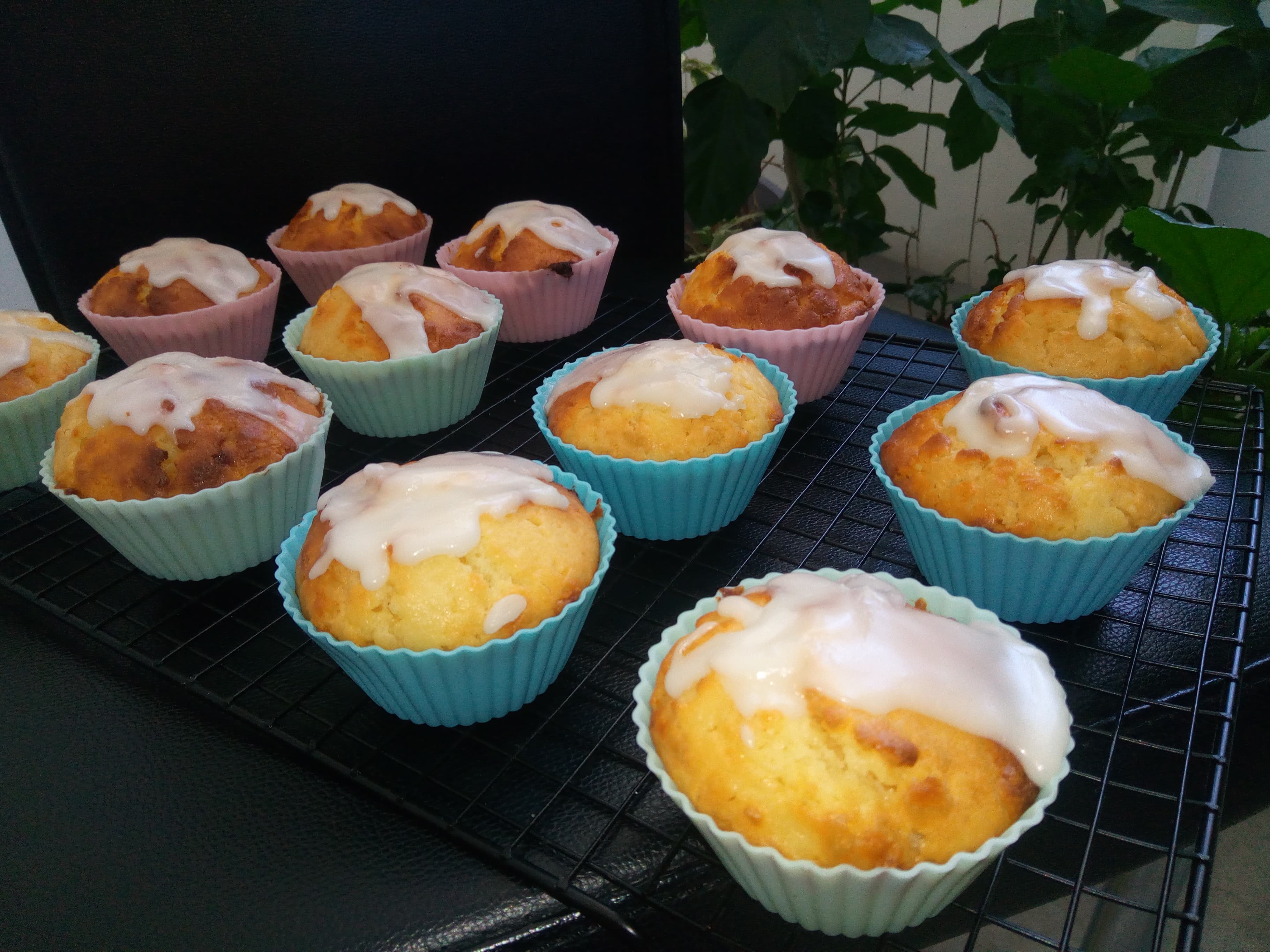 Desert muffins cu lime si ciocolata alba